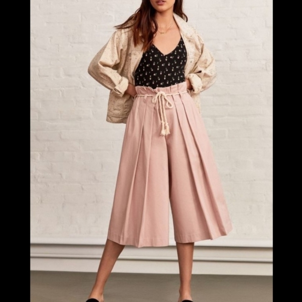 UO Pink Wide Leg Crop pleated Pants Size 6